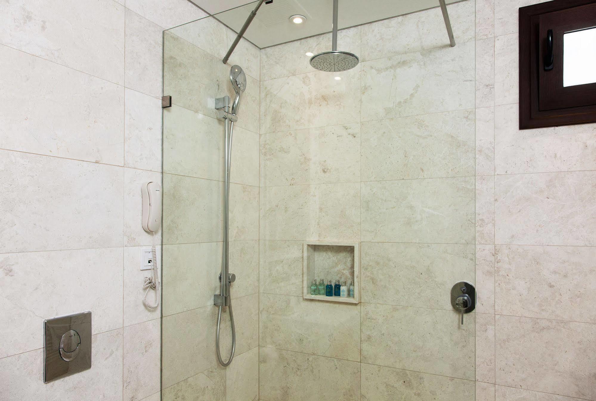 אואוראנואופולי Ayia Marina Suites מראה חיצוני תמונה